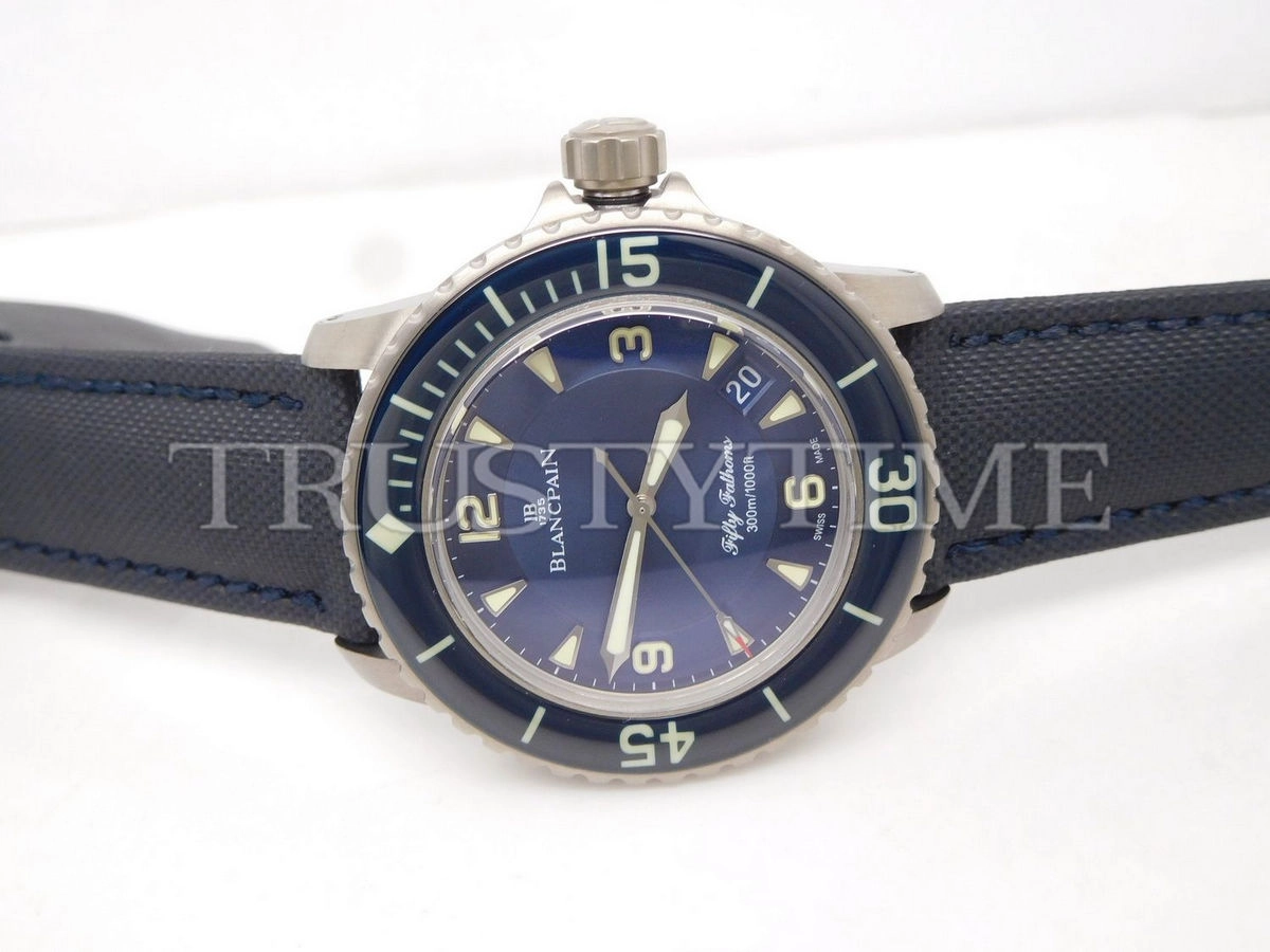 Копия часов Blancpain Fifty Fathoms 5015-12B40-O52A