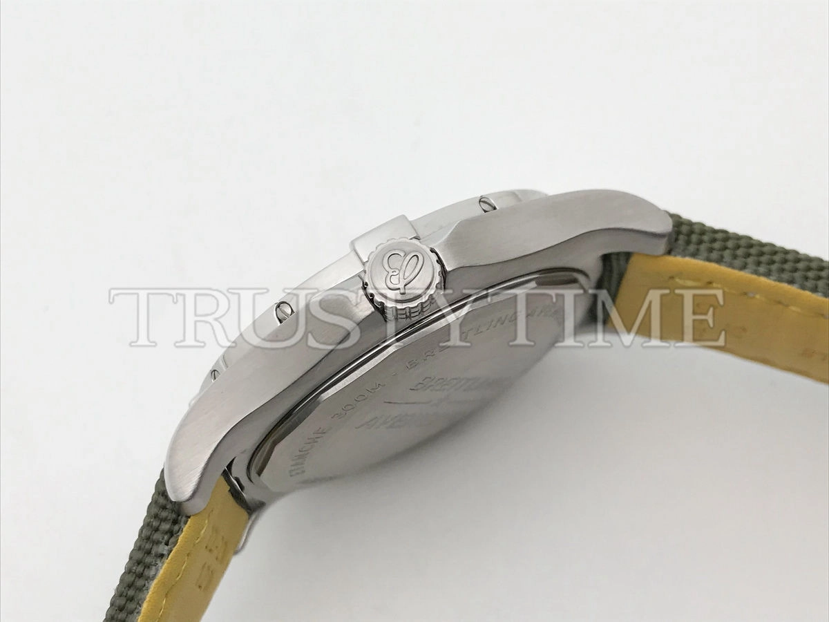 Копия часов Breitling Avenger Automatic 43 A17318101L1X1