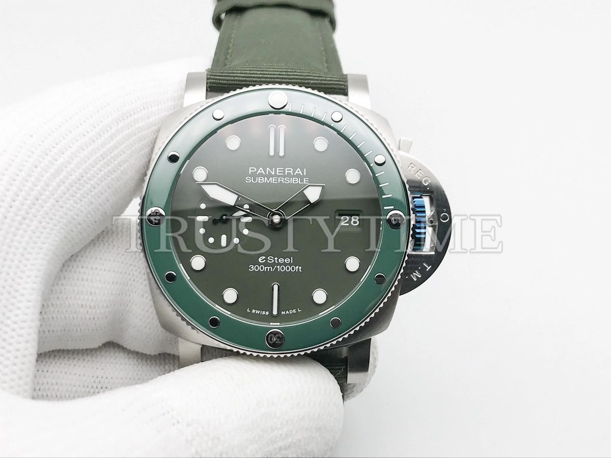Копия часов Panerai Submersible QuarantaQuattro eSteel™ Verde Smeraldo 44mm PAM01287