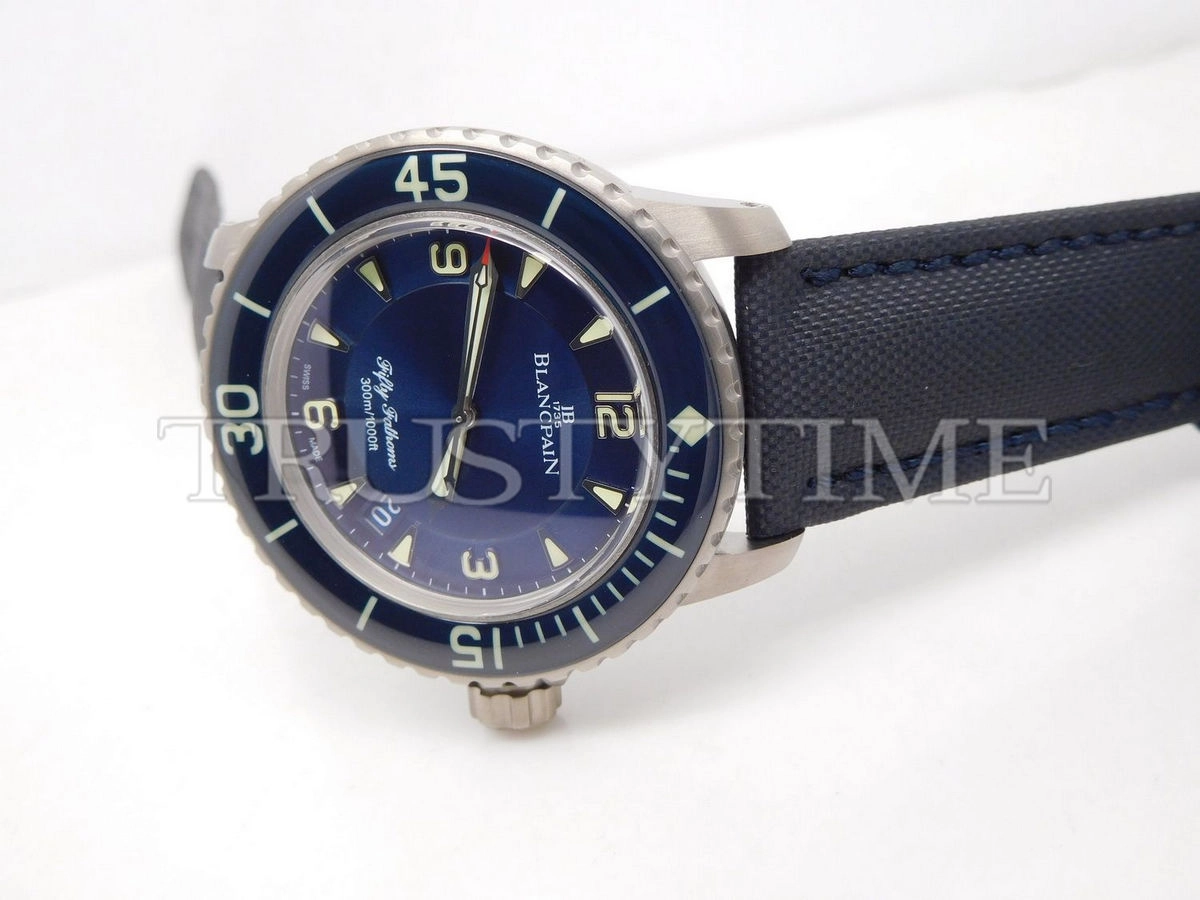 Копия часов Blancpain Fifty Fathoms 5015-12B40-O52A