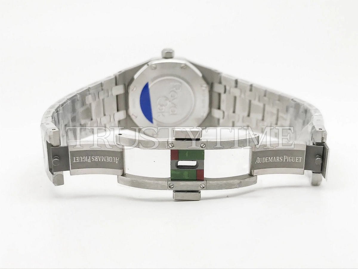 Копия часов Audemars Piguet Royal Oak Ladies 33mm 67650ST.OO.1261ST.01