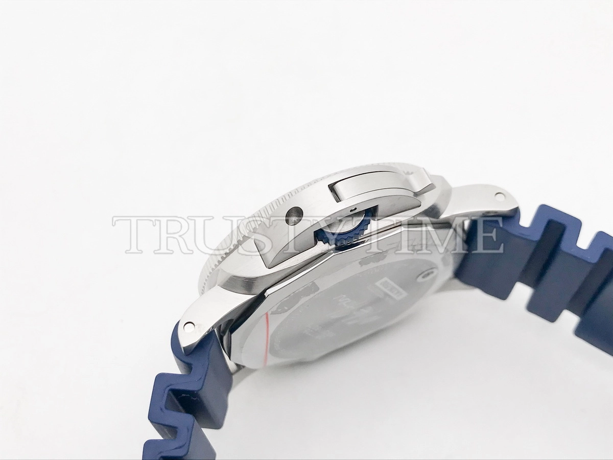 Копия часов Panerai Submersible QuarantaQuattro Mike Horn 44mm PAM01676