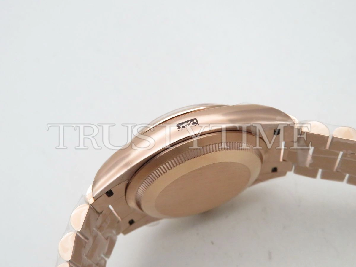 Копия часов Rolex Day-Date 36mm 128235-0009