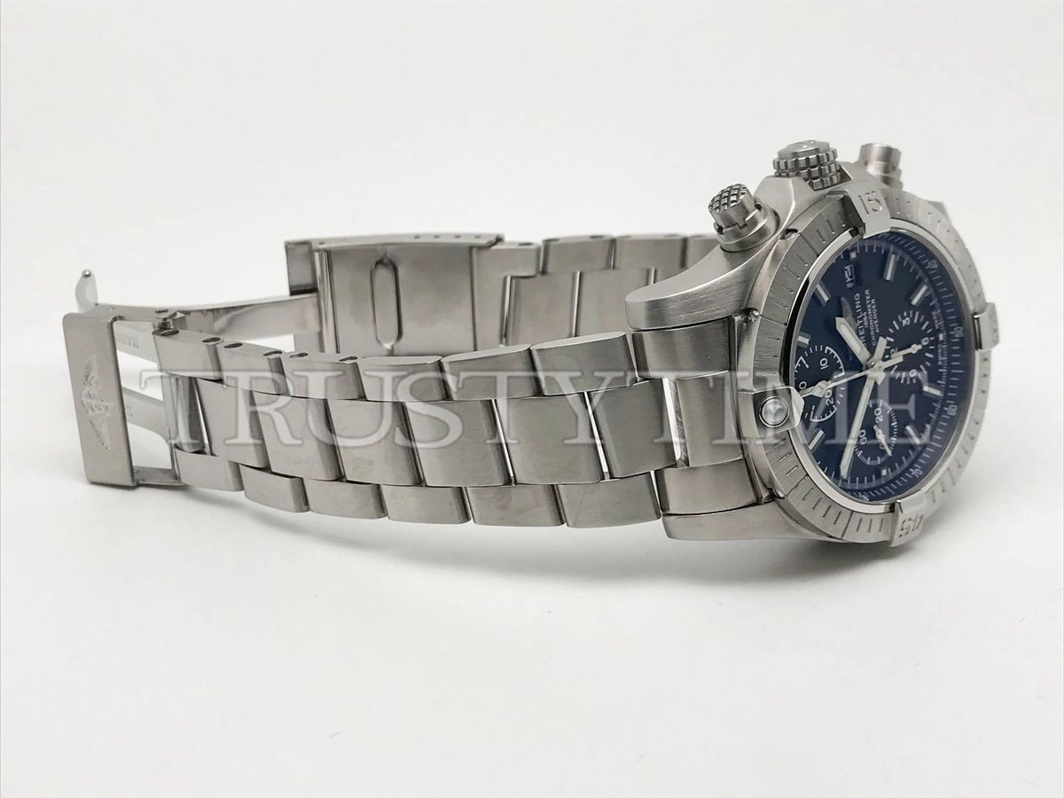 Копия часов Breitling Avenger Chronograph 43 A13385101B1A1