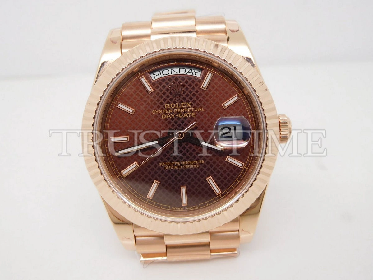 Копия часов Rolex Day-Date 40mm 228235-0006